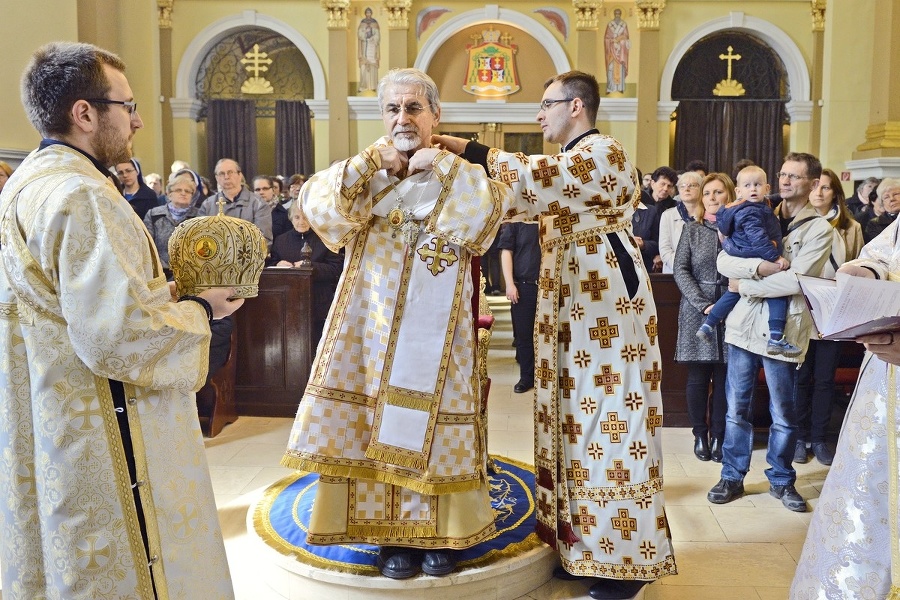 Biskup Chautur obvinenia odmieta.