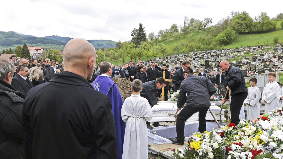 Na pohrebe panovala chmúrna