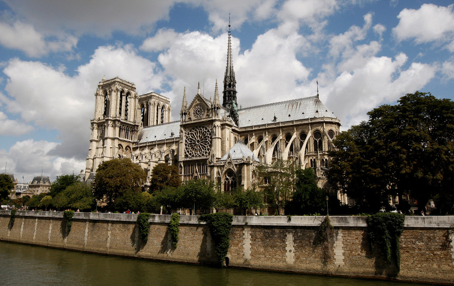 Katedrála Notre Dame pred