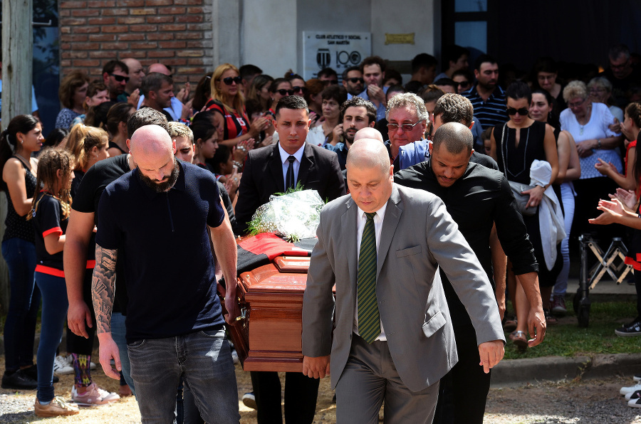 pohreb: Argentínskeho futbalistu pochovali