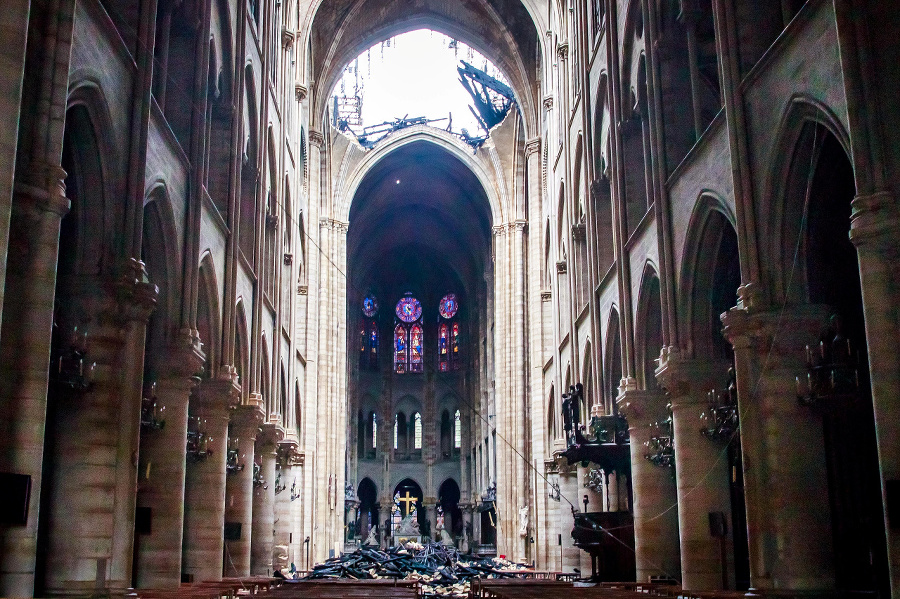 Interiér katedrály po tragickom