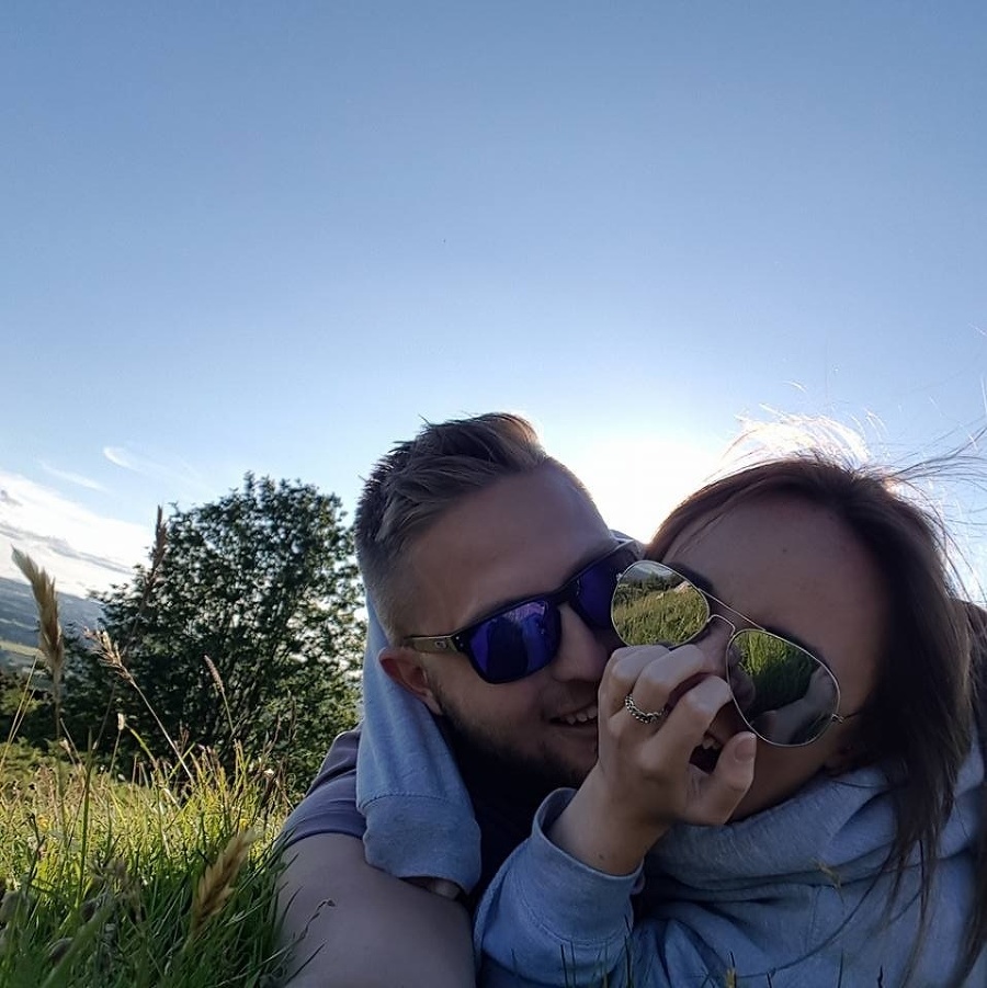 Lásku Timothyho a Primrose prekazila rakovina.