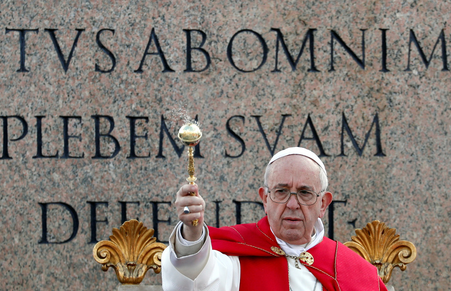 Pápež František požehnal palmové