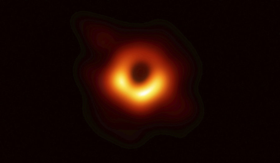 Takto vyzerá čierna diera.
