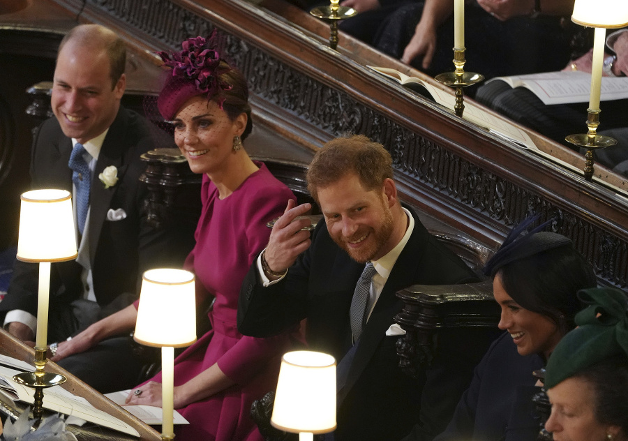 Princ William, vojvodkyňa Kate, Princ Harry a vojvodkyňa Meghan na svadbe Eugenie.
