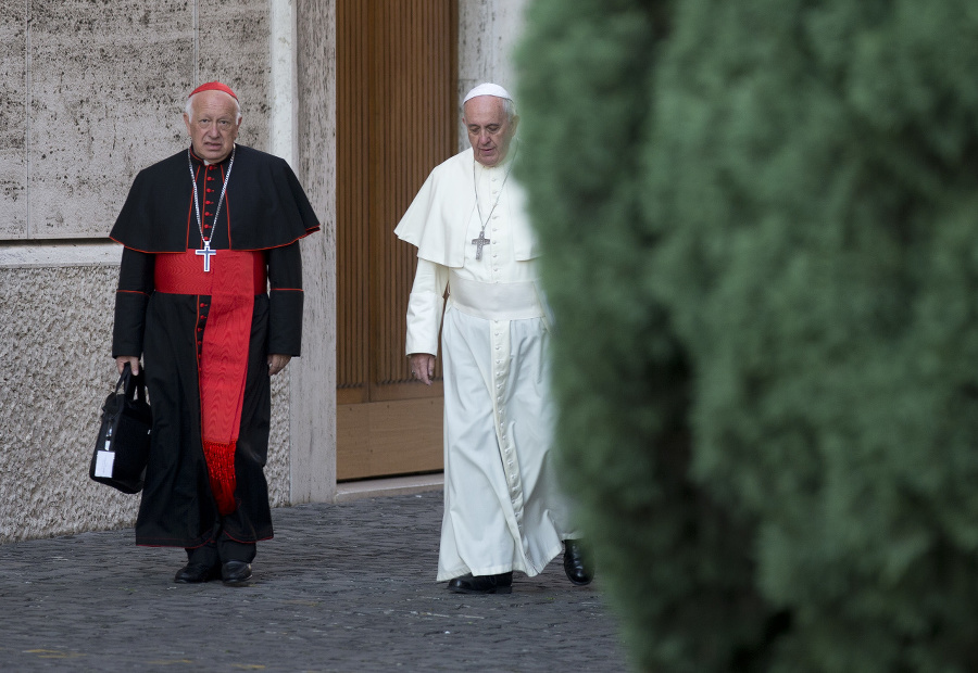 Pápež Franšek (vpravo) a