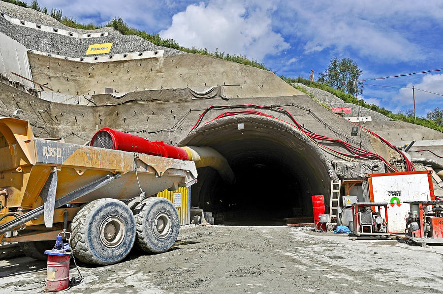 Staviteľ nedokázal tunel dokončiť