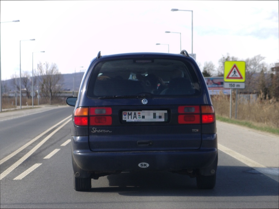 Na prevoz teliatka zvolili veľmi zvláštny spôsob.