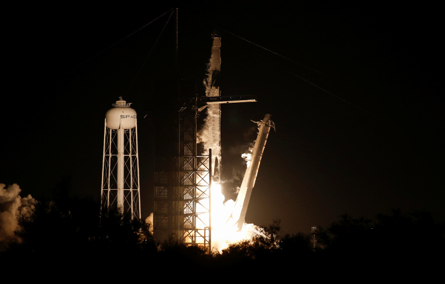 Raketa spoločnosti SpaceX vzlietla