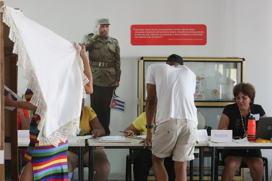 Kubánci schválili v referende