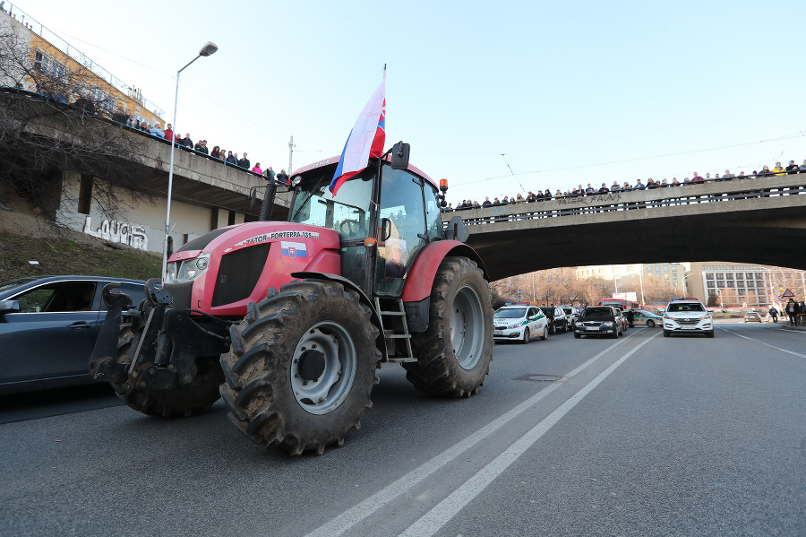 Farmári mali podporu aj od okoloidúcich. 