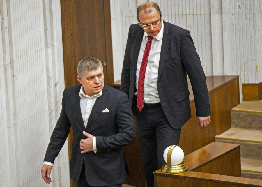 Smeráci vhadzovali do urien prázdne hlasovacie lístky.
