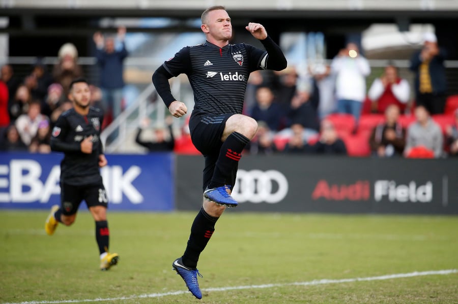 Rooney oslavuje gól.