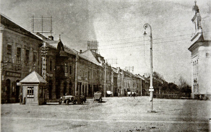 1894: Na strechách na