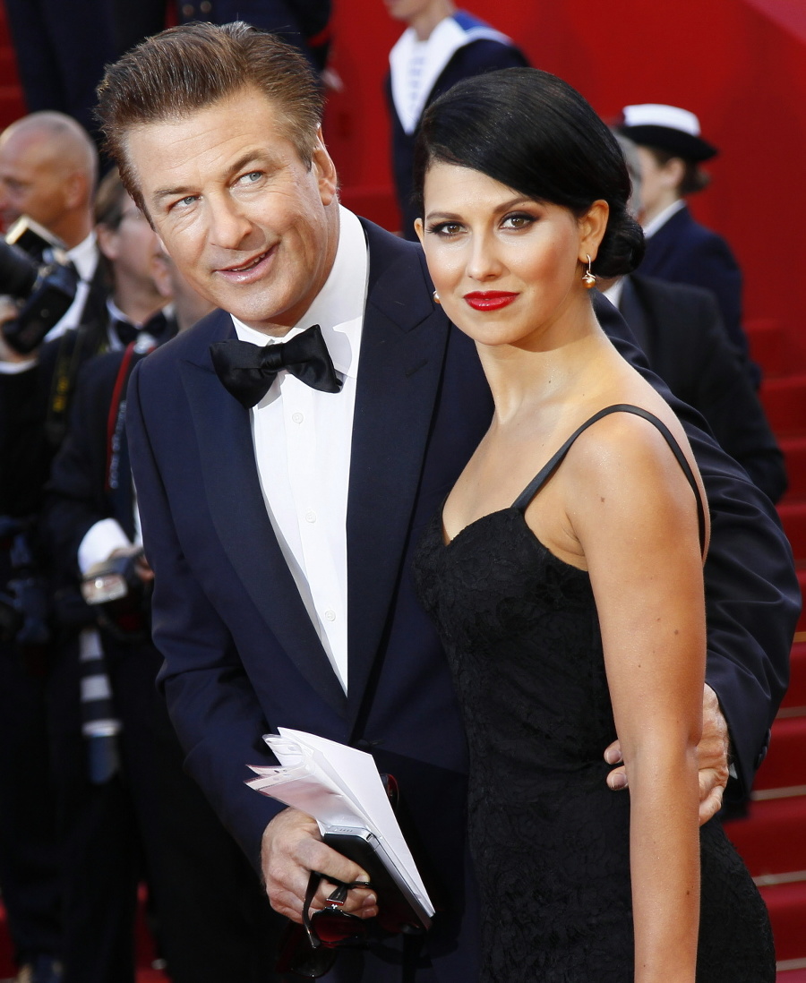 Herec Alec Baldwin a Hilaria Thomasová prichádzajú na otvárací ceremoniál a premietanie filmu Moonrise Kingdom.