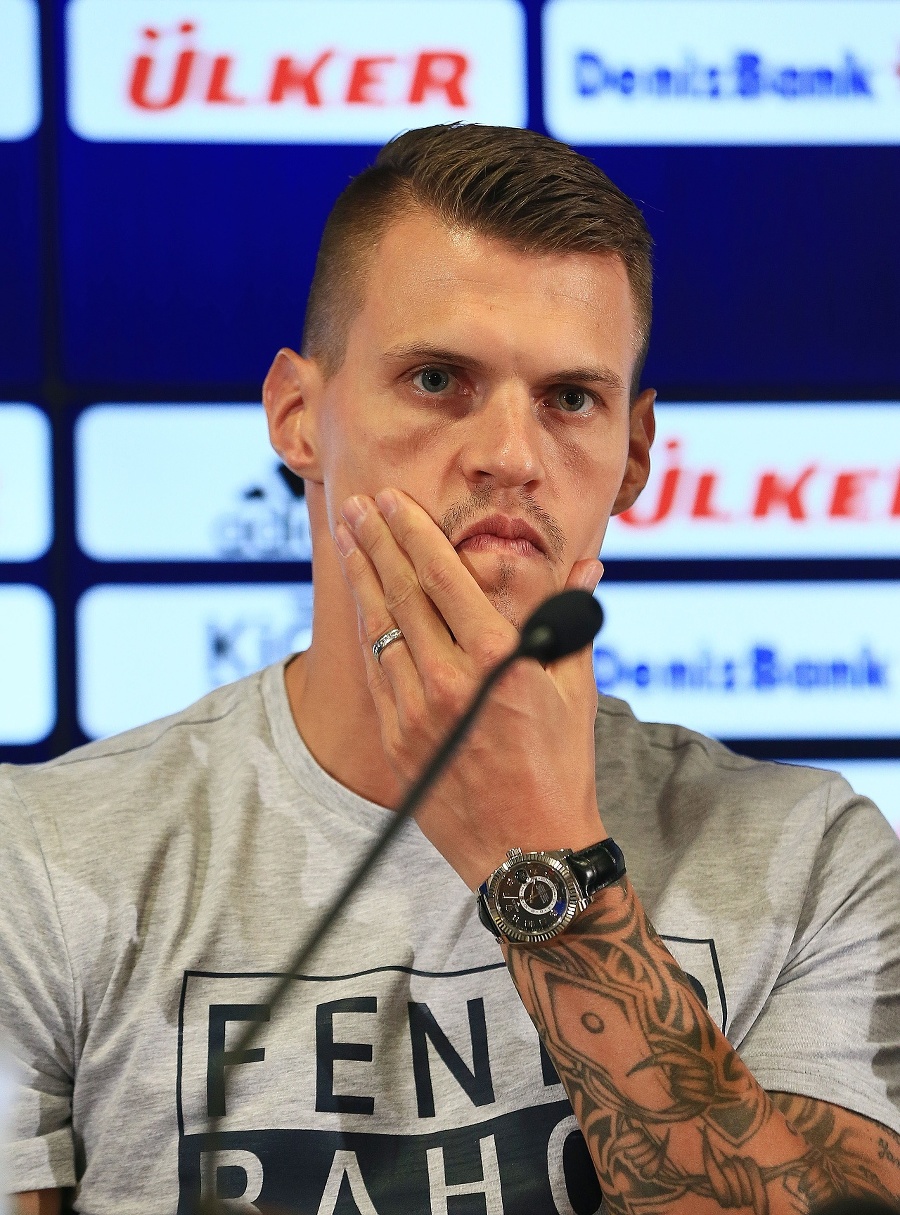 Škrtel s novým účesom.