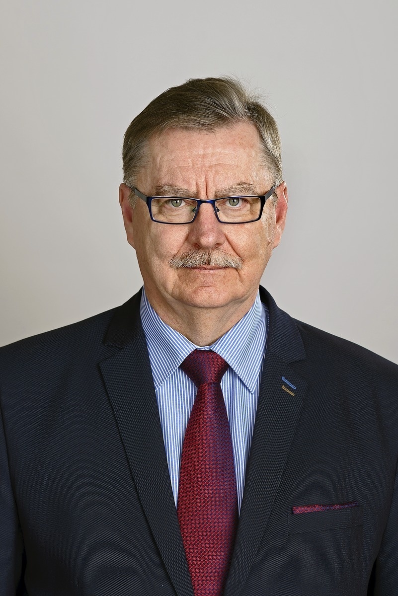 Objavujú sa špekulácie, že riaditeľ divadla Jaroslav Dóczy (58) pravdepodobne nevydržal stres. 