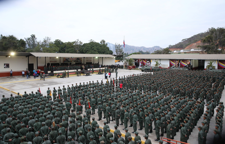 Maduro rečnil pred desiatkami