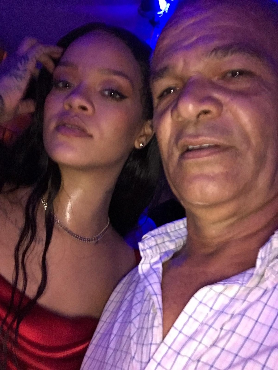 Rihanna s otcom Ronaldom.