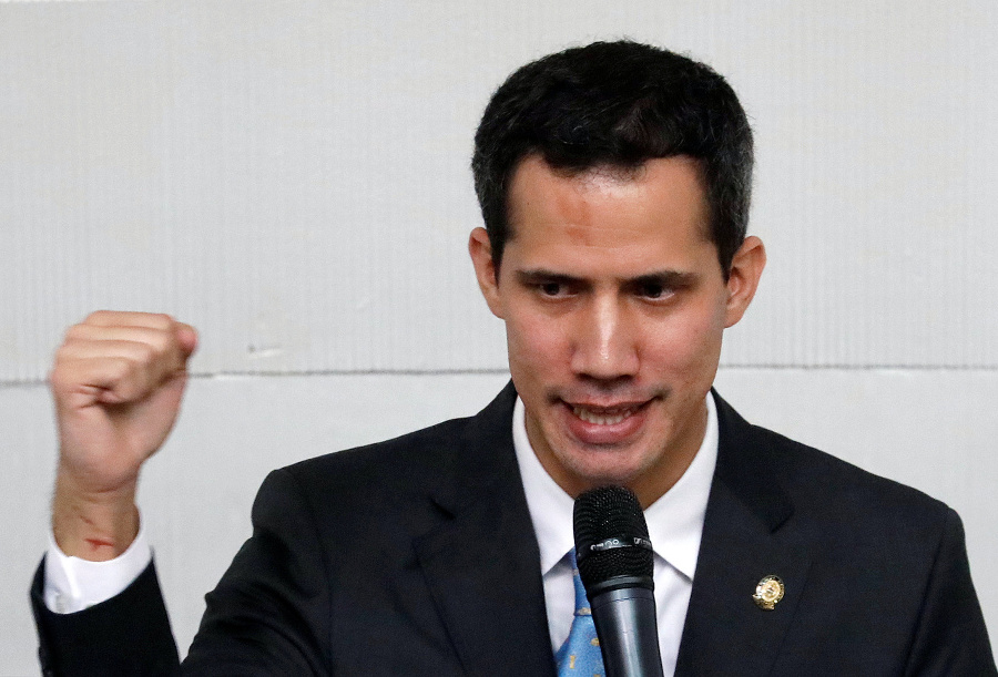 Šéf parlamentu Juan Guaidó