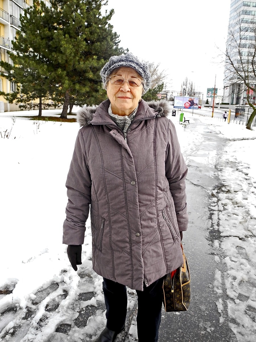 Andrea (64), dôchodkyňa.