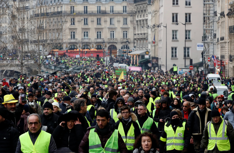 Vo Francúzsku znovu protestovalo