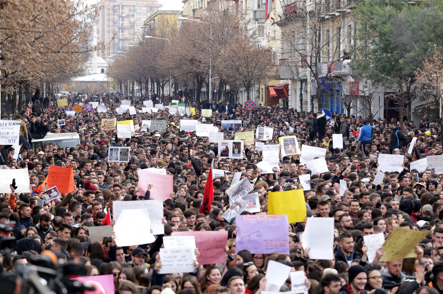 V Albánsku protestujúci študenti