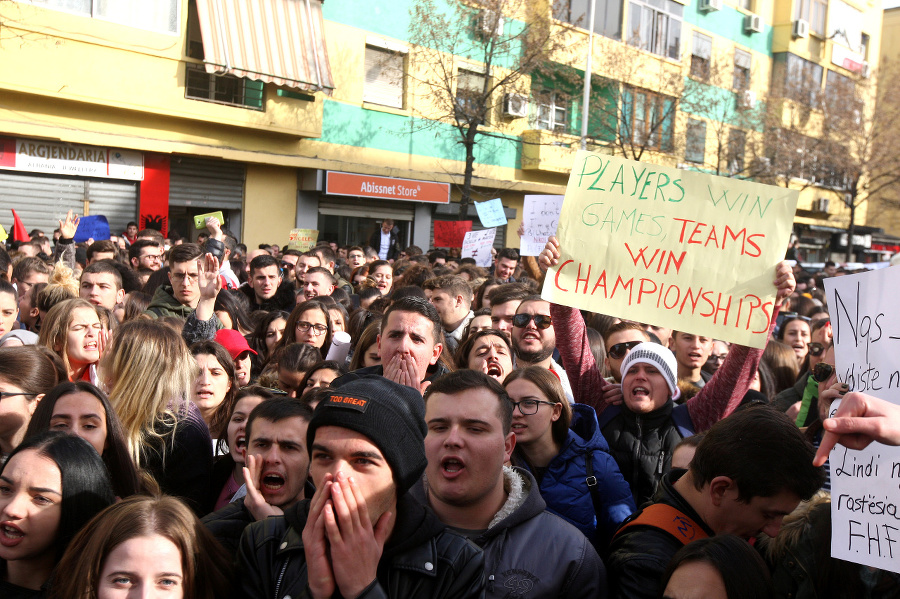 V Albánsku protestujúci študenti