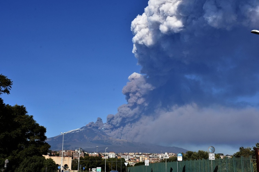 Sopka Etna svojou aktivitou