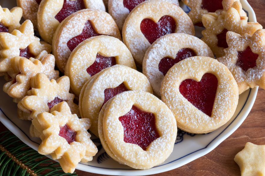 Linzer Christmas cookies filled