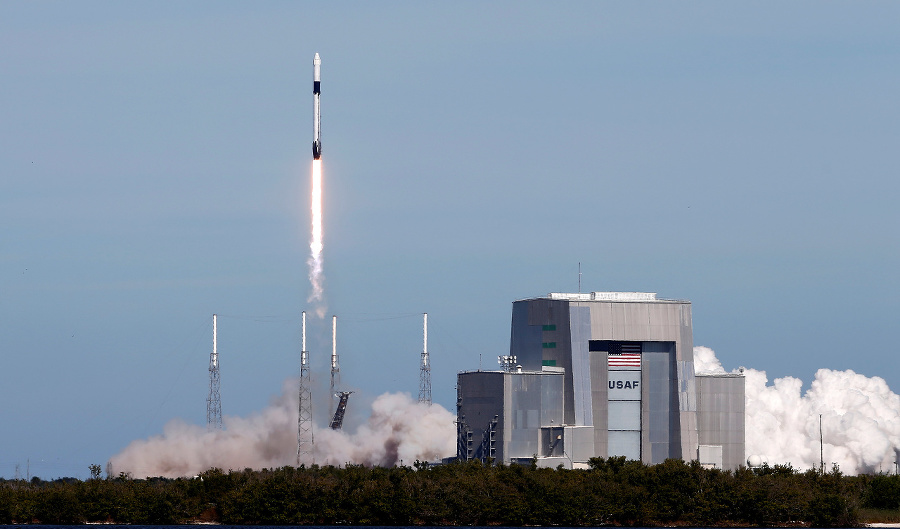 Raketa Falcon 9 odštartovala