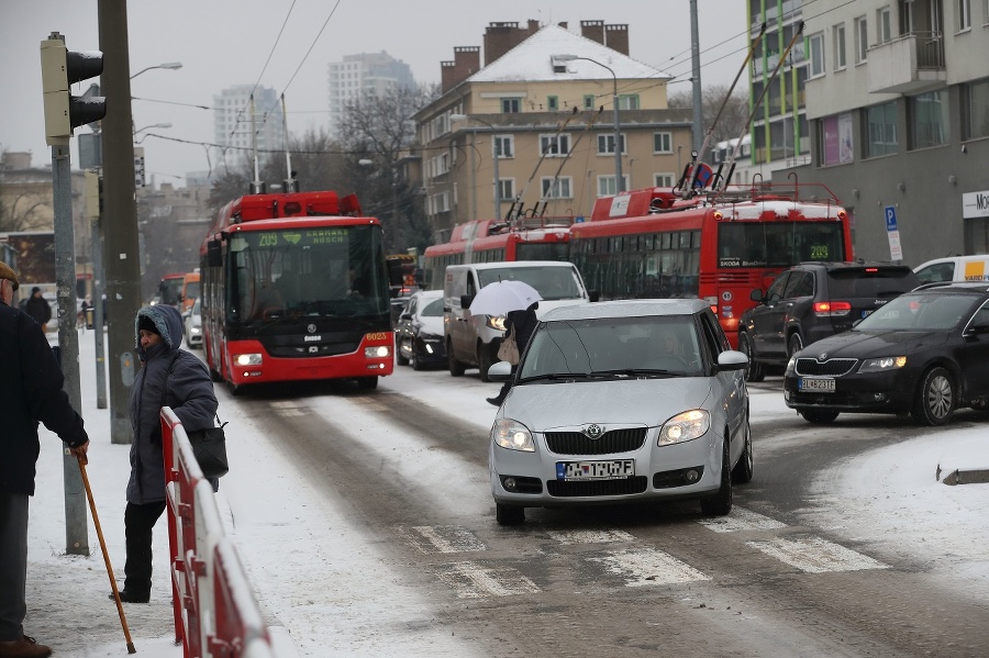 Premávka na ulici Miletičova v Bratislave.