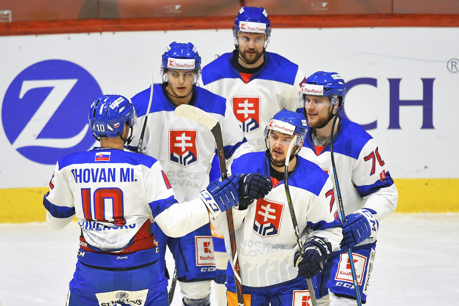 Slovenskí hokejisti na turnaji
