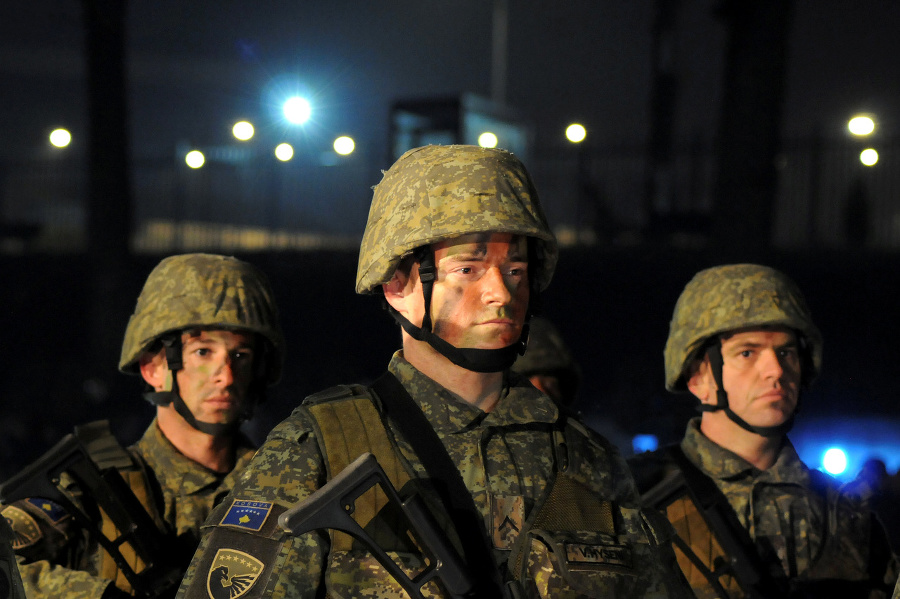 Kosovskí vojaci počas slávnostnej