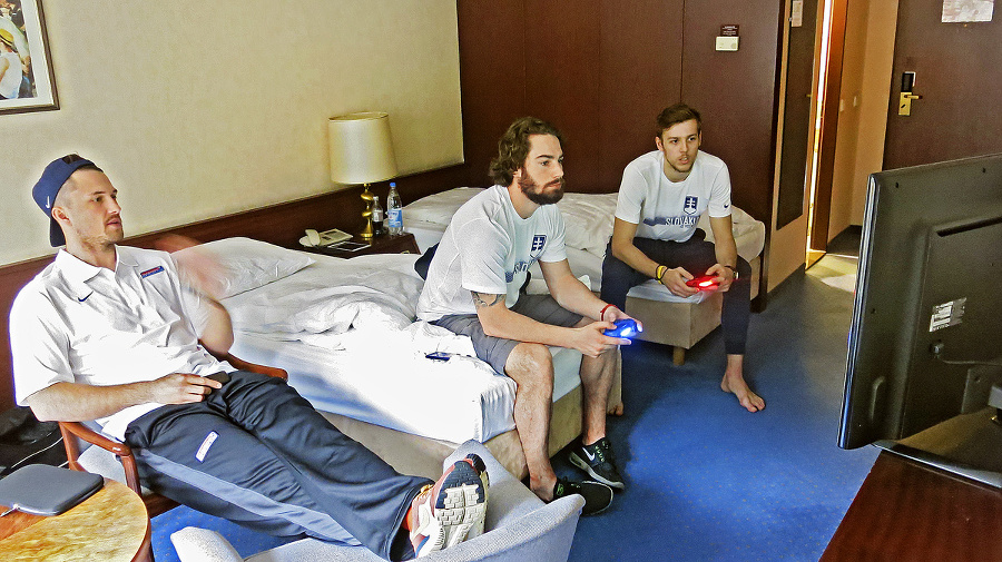 Výborným  relaxom pre  Martina Gernáta  je hranie futbalu  na play station.
