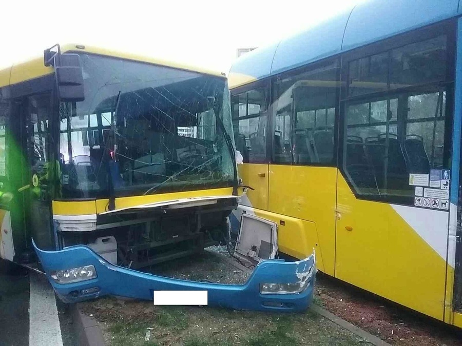 Dopravná nehoda autobusu mestskej