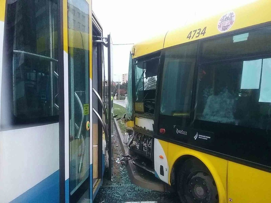 Dopravná nehoda autobusu mestskej