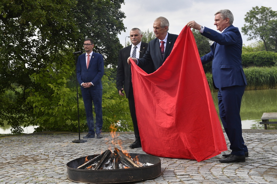 Zeman dal spáliť trenky.