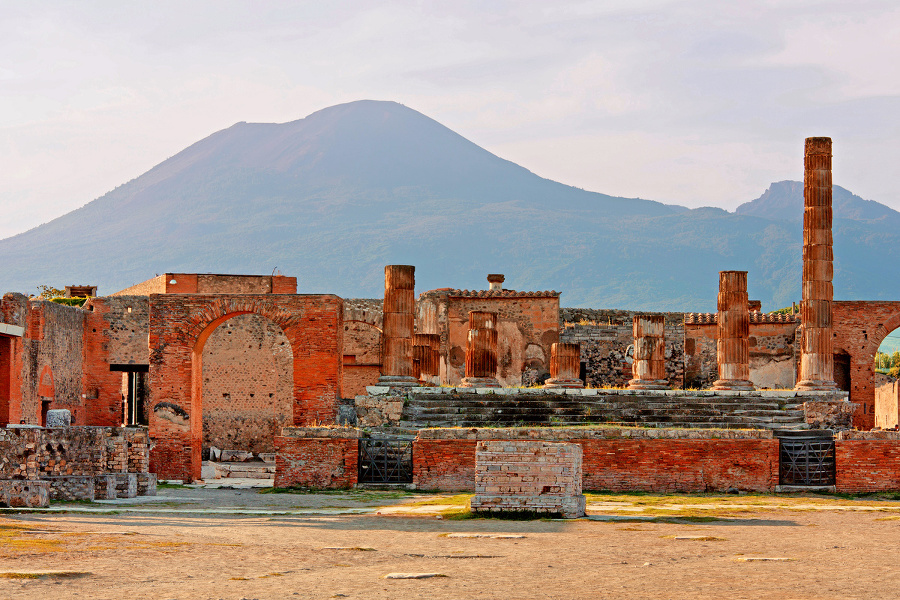 Mesto zničila sopka Vezuv.