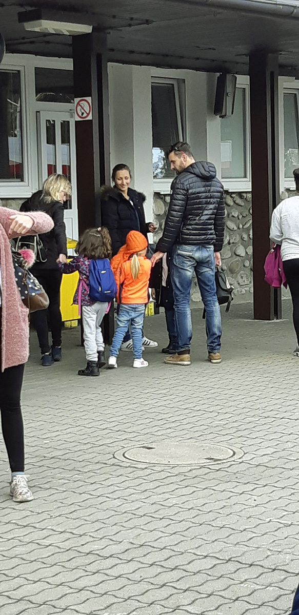 Štrbské plseo 3.11.2018 o 13.45: Dvojica si spolu s dcérkami vyrazila do našich veľhôr.