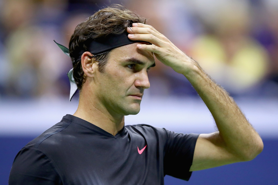 Federer postúpil po päťsetovej