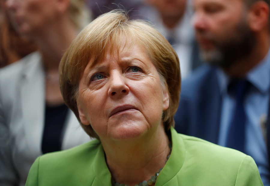 Spor ohrozuje Merkelovej vládu.