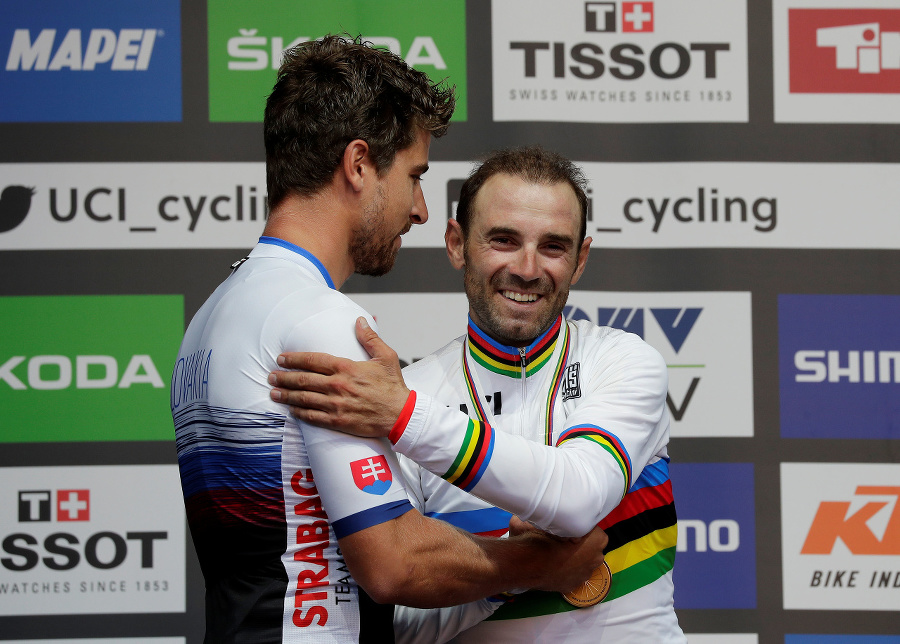 Sagan gratuluje Valverdemu.