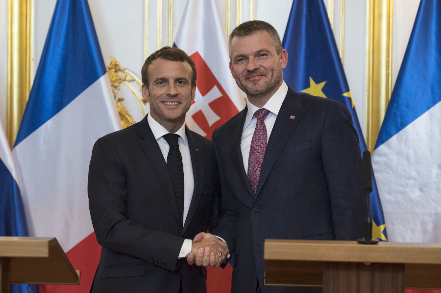 Emmanuel Macron a Peter