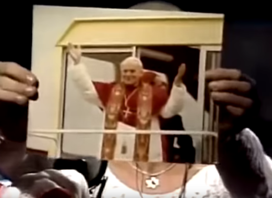 Sinéad roztrhala fotku pápeža.