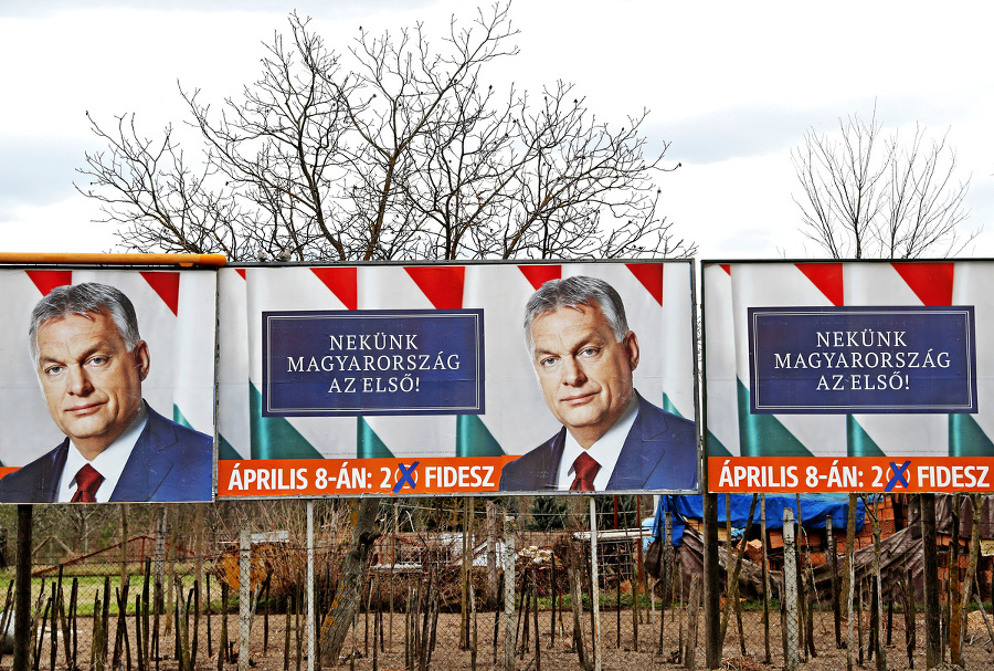 VOĽBY: Orbán masívnou kampaňou