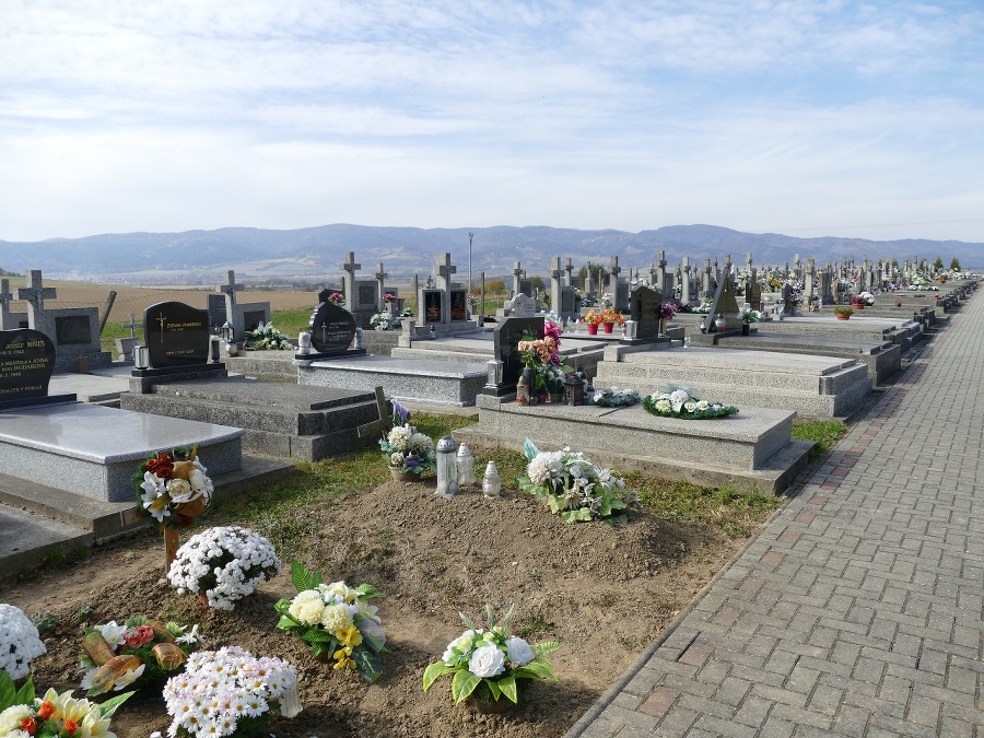 Hroby na tomto cintoríne