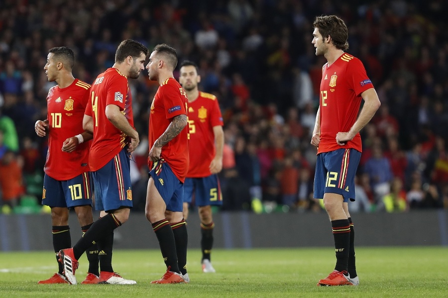 Španielski futbalisti reagujú po