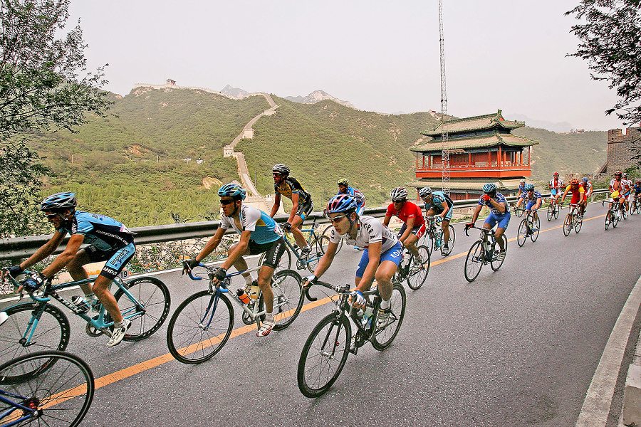 Číňania chcú ovládnuť cyklistiku.