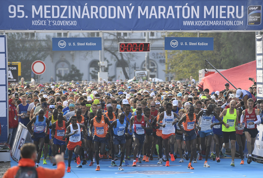 Štart medzinárodného maratónu mieru.